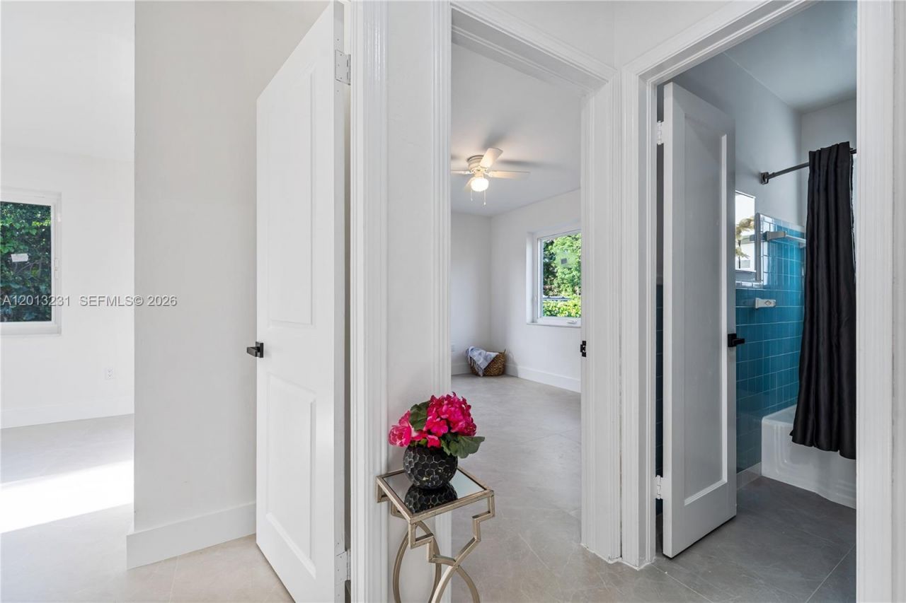 1044 NE 4th Ave, Homestead, FL 33030 Photo