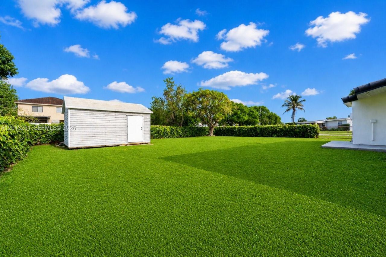 1044 NE 4th Ave, Homestead, FL 33030 Photo