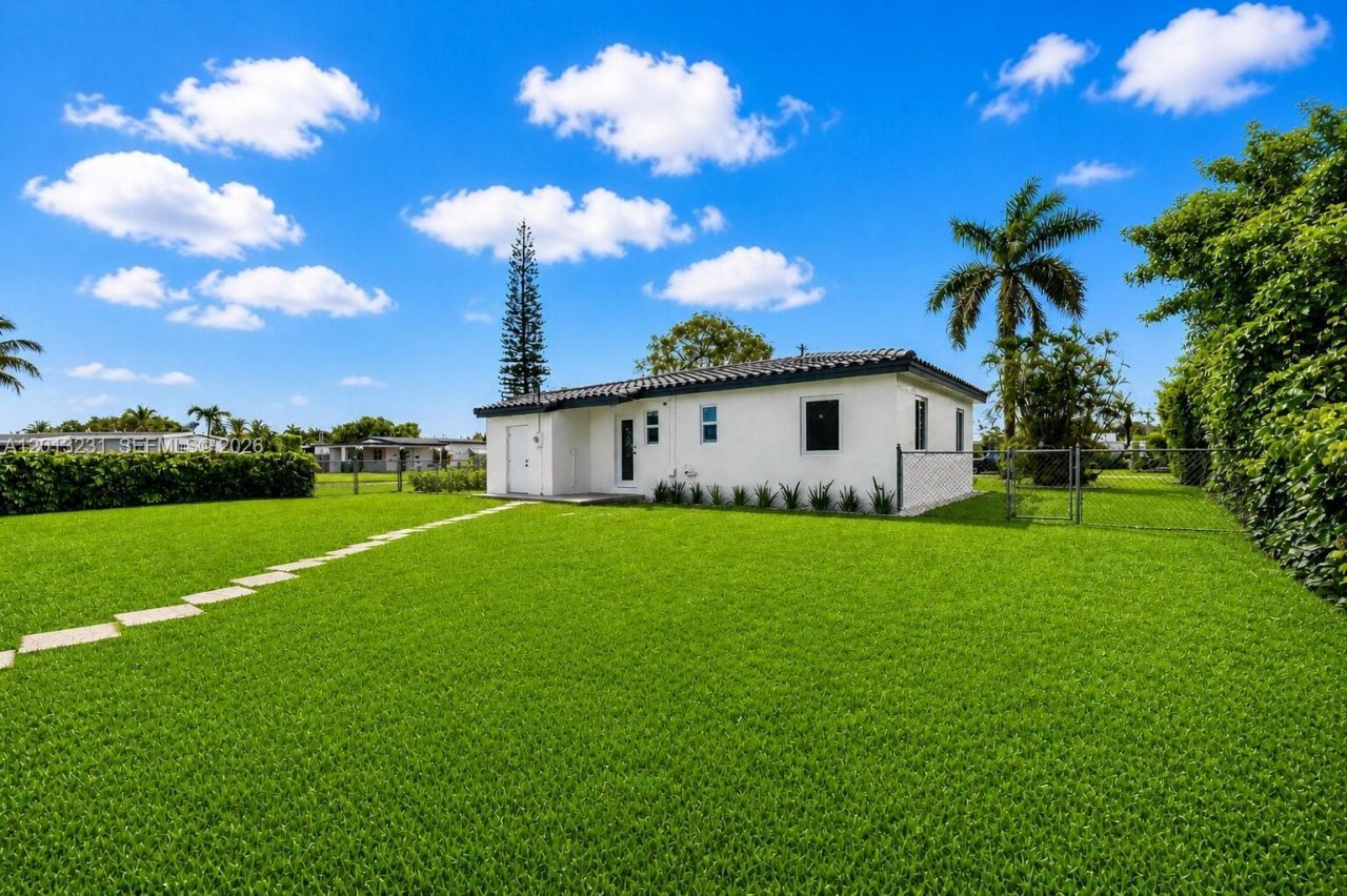 1044 NE 4th Ave, Homestead, FL 33030 Photo