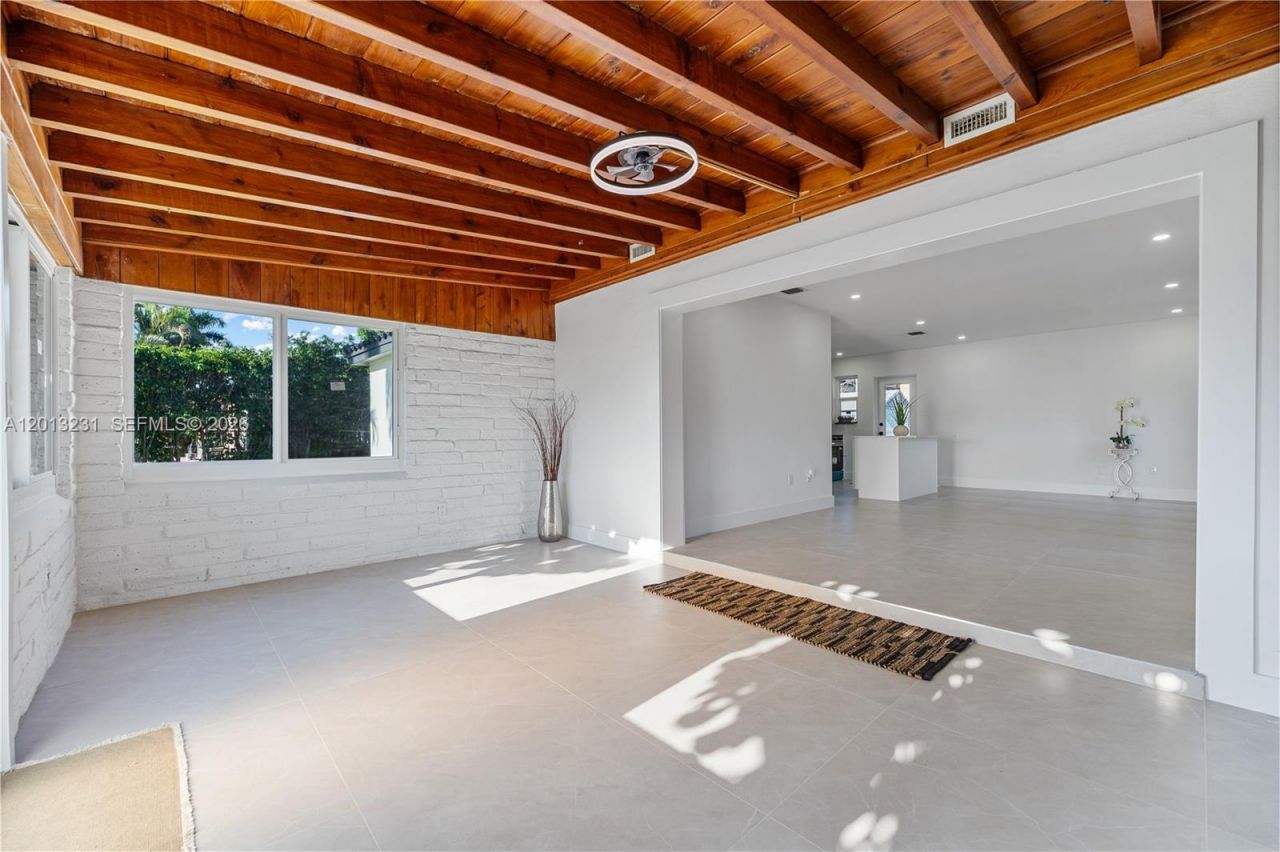 1044 NE 4th Ave, Homestead, FL 33030 Photo