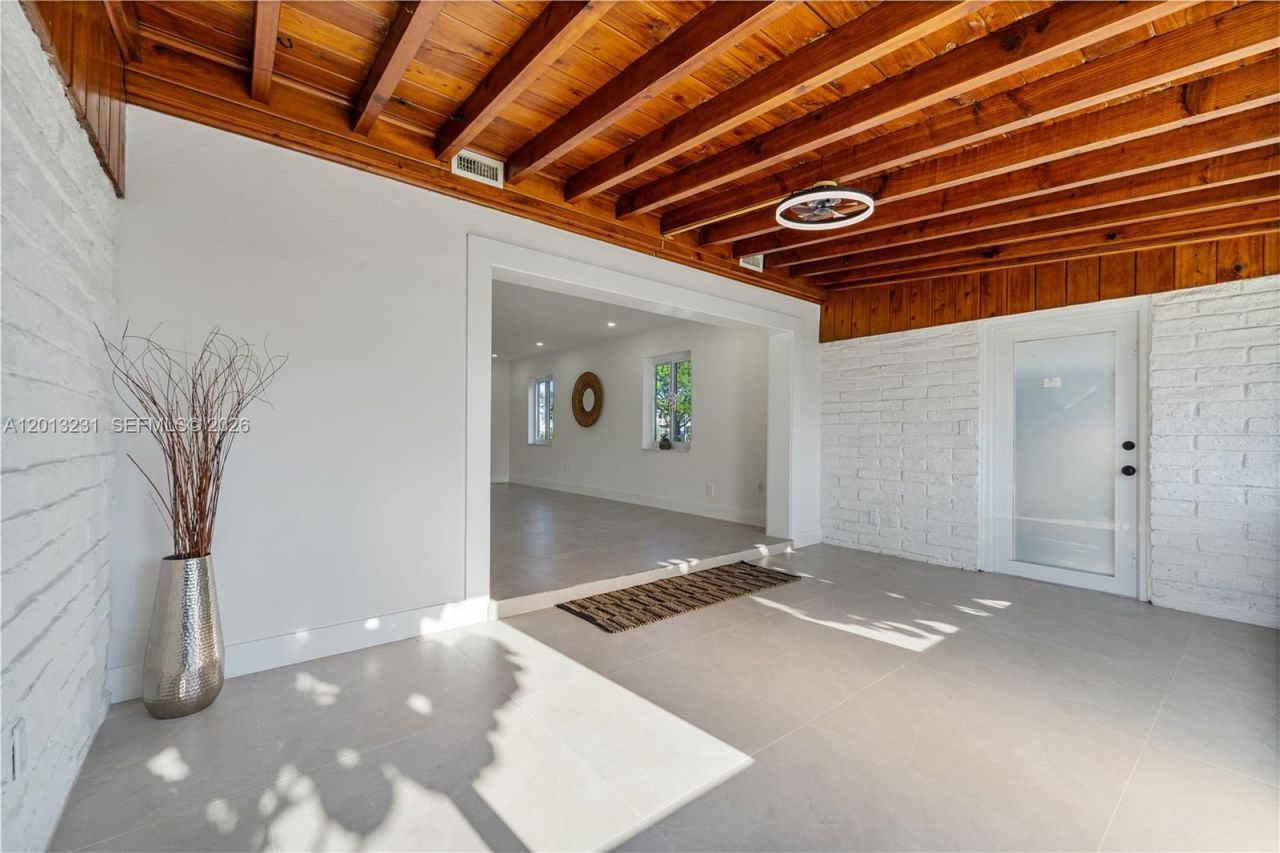 1044 NE 4th Ave, Homestead, FL 33030 Photo