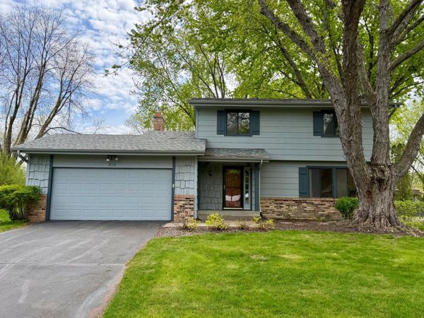 513 Laredo Lane , Chanhassen, MN 55317