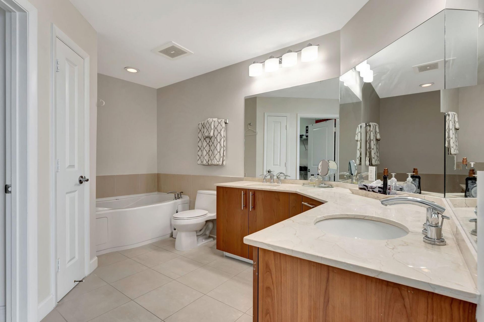 1945 S Ocean Drive, Unit 1408, Hallandale Beach, FL 33009 Photo