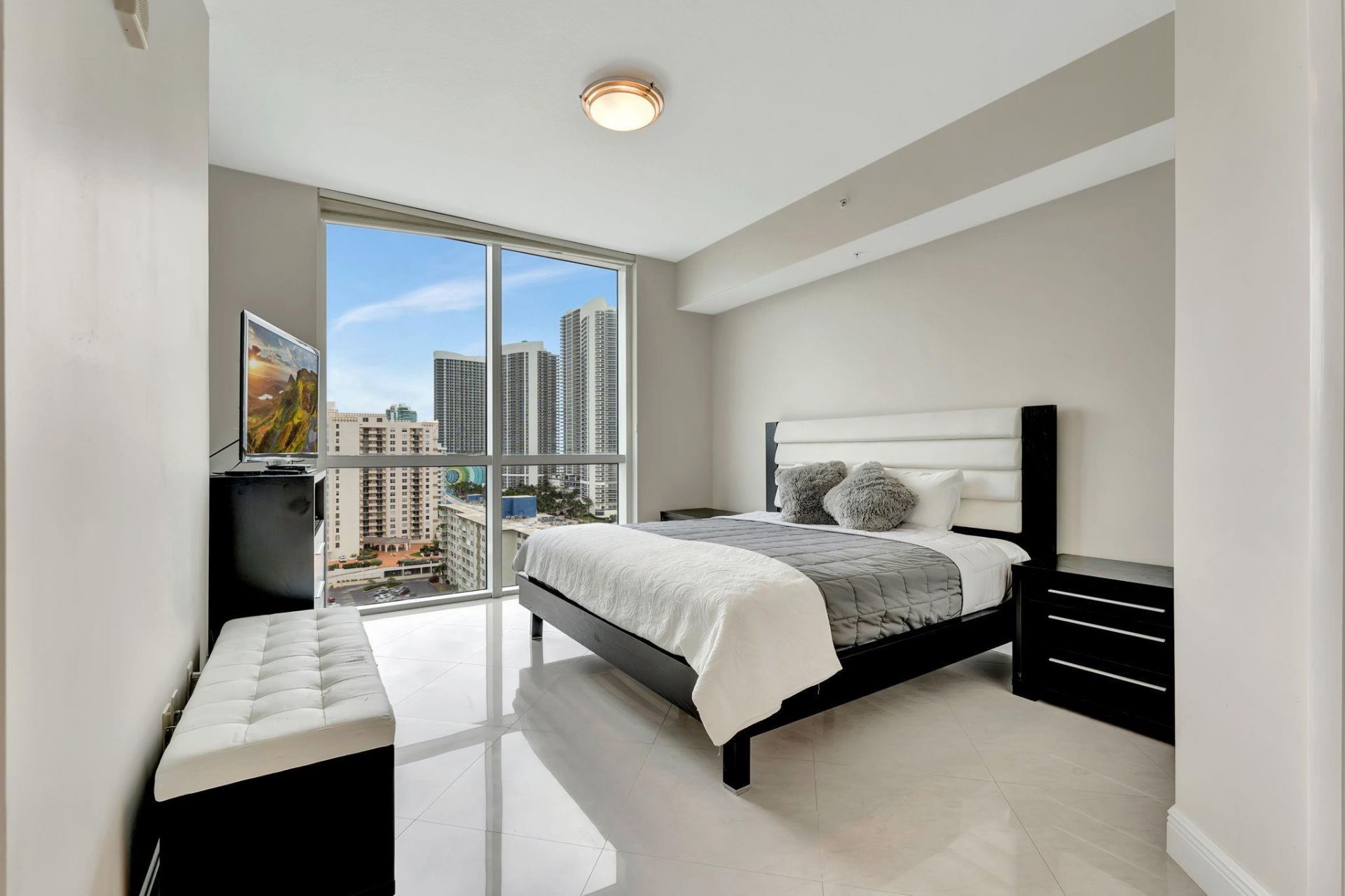 1945 S Ocean Drive, Unit 1408, Hallandale Beach, FL 33009 Photo