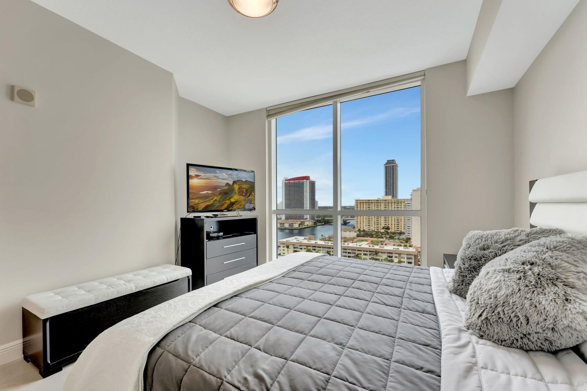 1945 S Ocean Drive, Unit 1408, Hallandale Beach, FL 33009 Photo