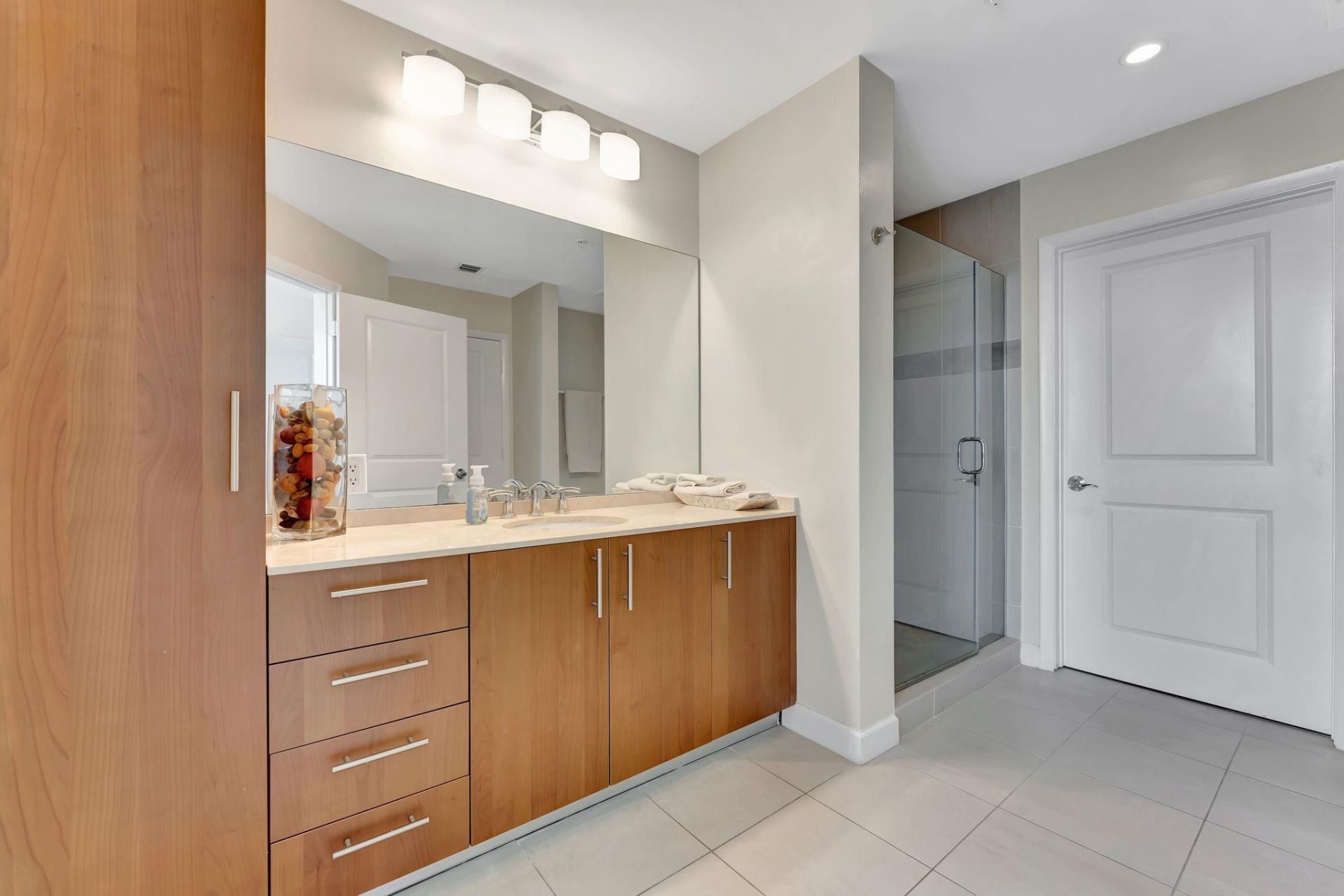 1945 S Ocean Drive, Unit 1408, Hallandale Beach, FL 33009 Photo