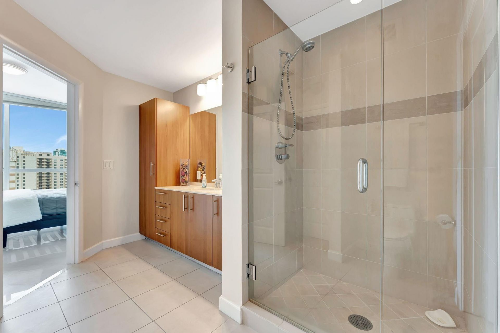 1945 S Ocean Drive, Unit 1408, Hallandale Beach, FL 33009 Photo