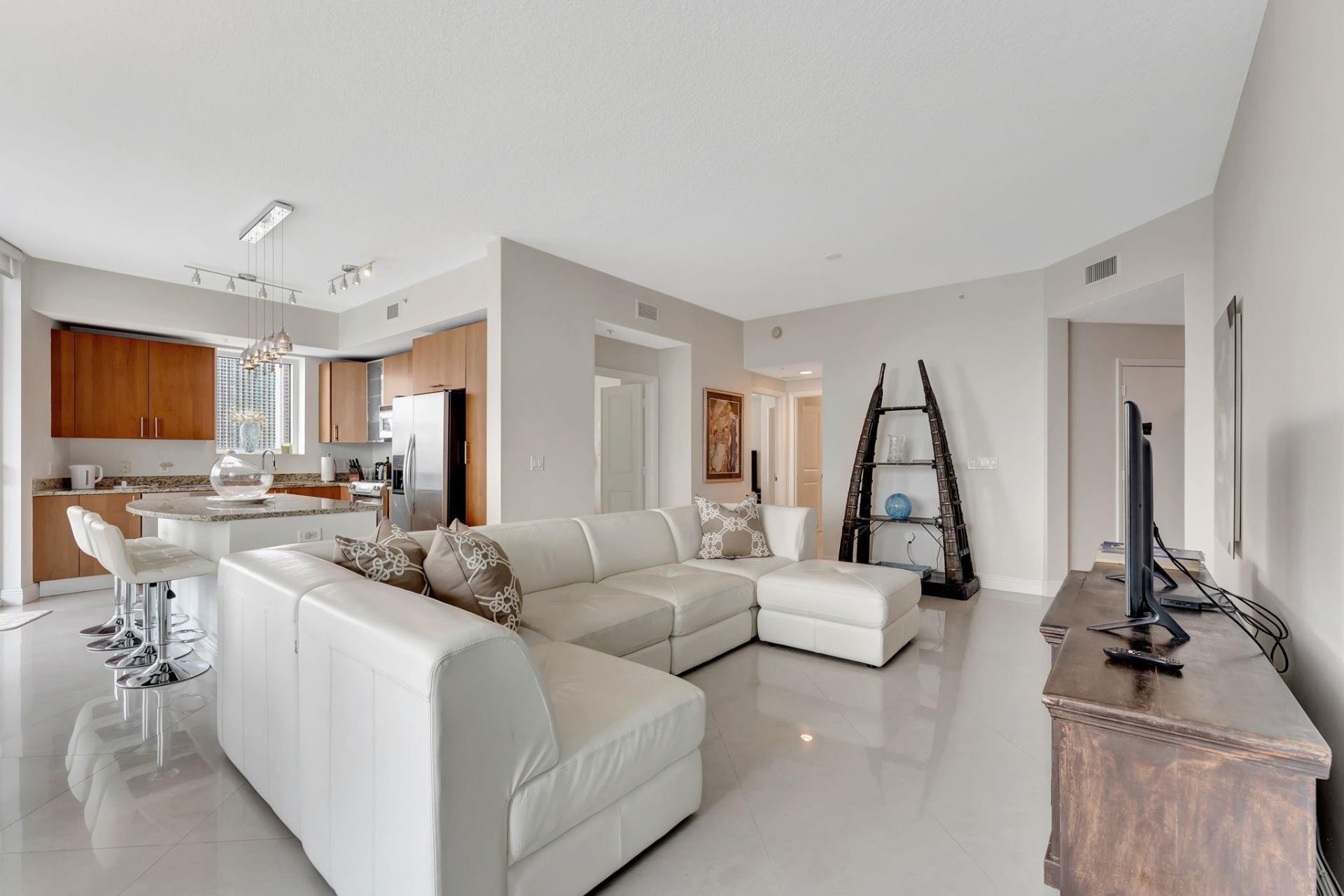 1945 S Ocean Drive, Unit 1408, Hallandale Beach, FL 33009 Photo