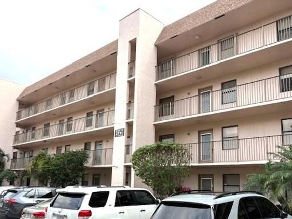 2711 NW 104th Avenue, Sunrise, FL 33322