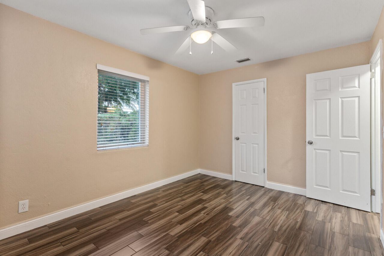 957 30th Street, West Palm Beach, FL 33407 Photo
