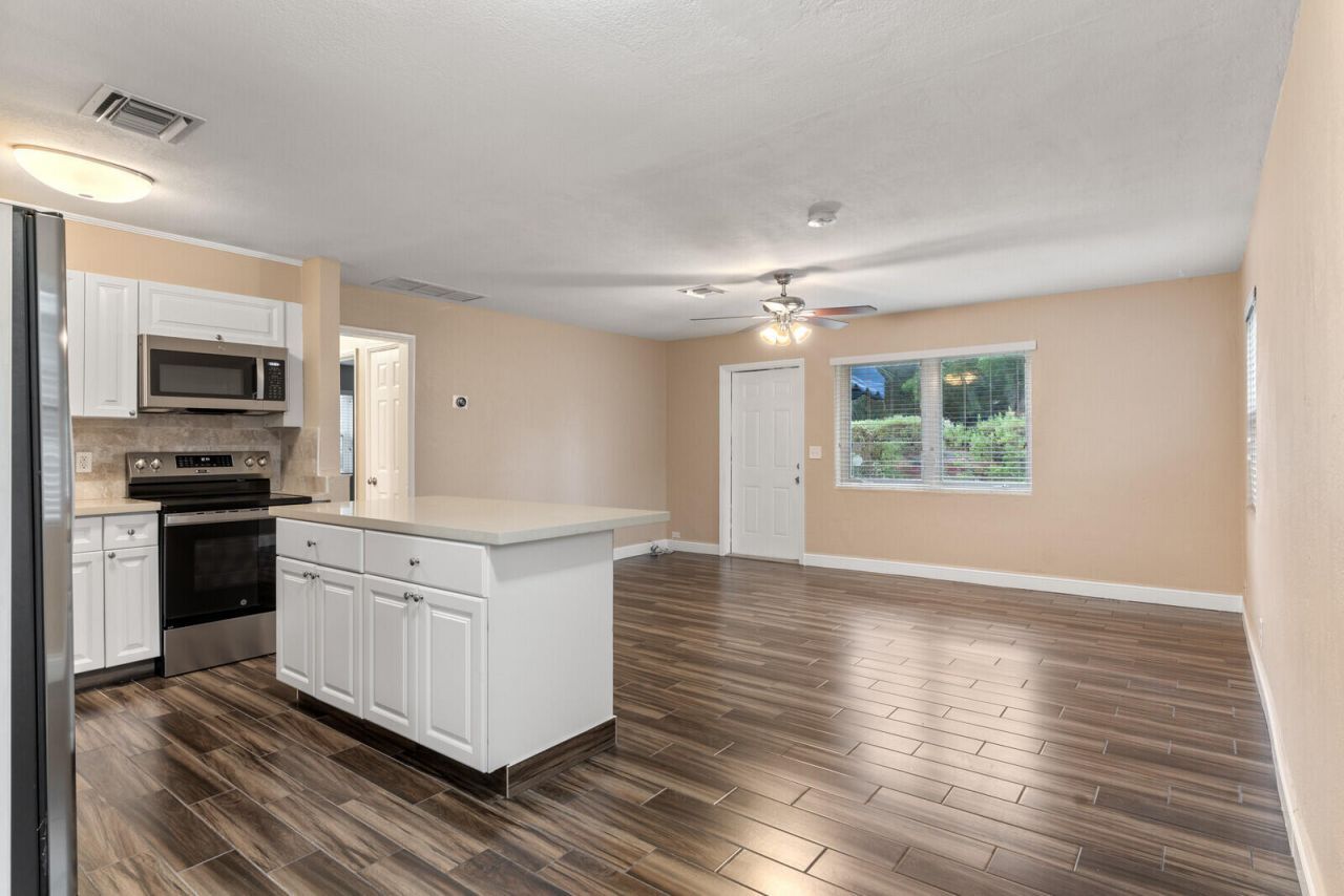 957 30th Street, West Palm Beach, FL 33407 Photo