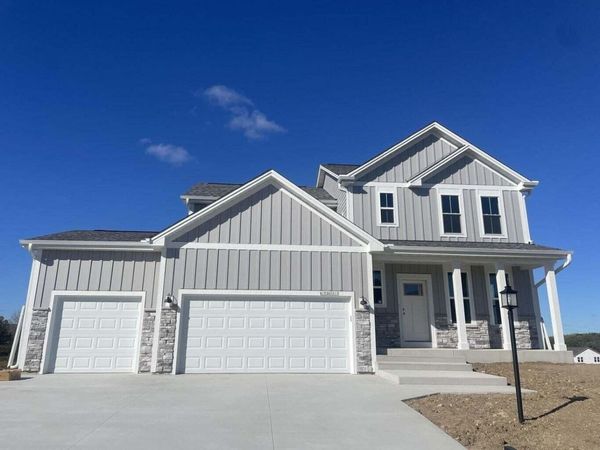 N101W16895 Tanglewood Dr, Germantown, WI 53022