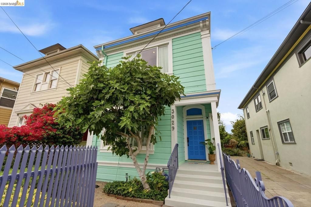 3029 Linden St, Oakland, CA 94608 Main Photo