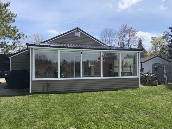 9326 Elizabeth Road, Houghton Lake, MI 48629