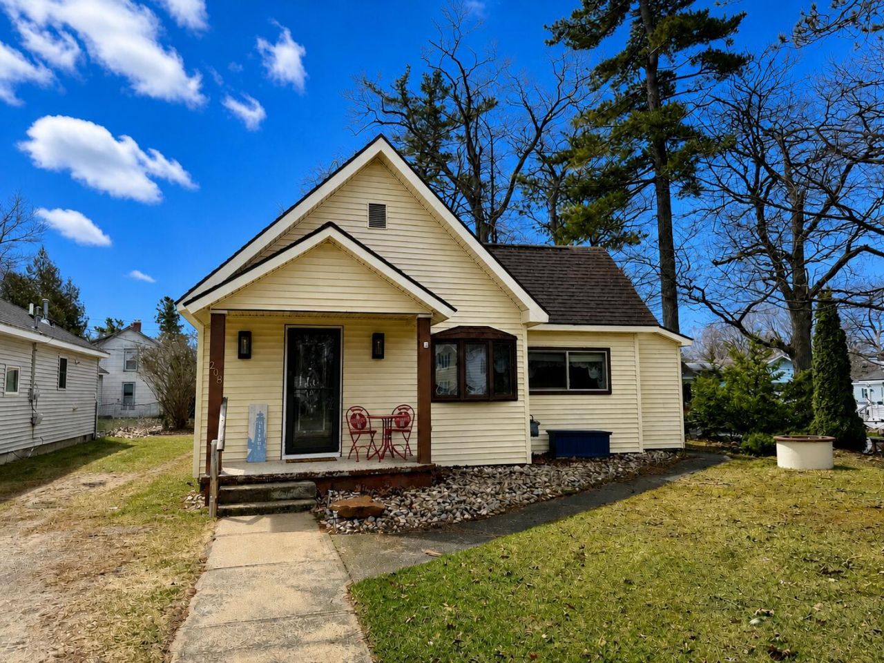 208 E Jamet Street, Mackinaw City, MI 49701 Main Photo