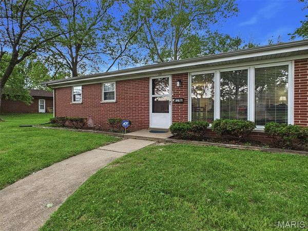 121 Sheffield Drive , Belleville, IL 62223