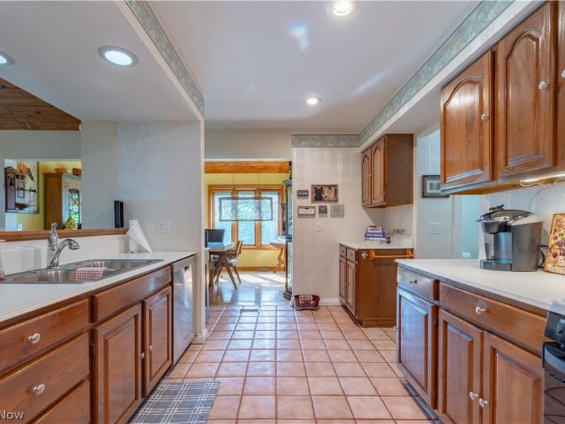 3445 Cornwall Drive , Canton, OH 44708 Photo 9