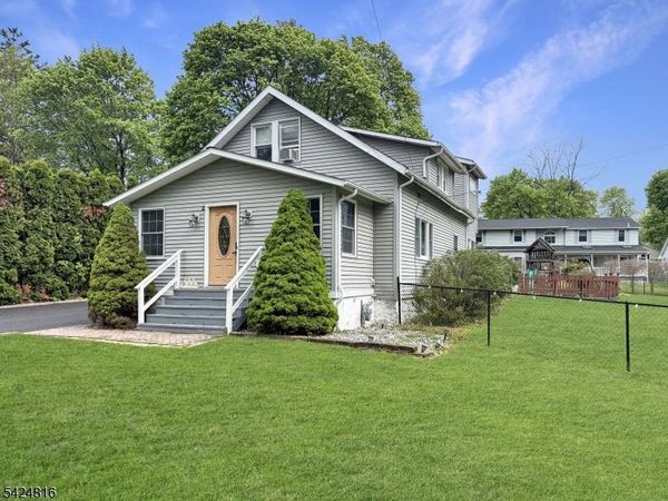 2 Pine St, Mount Olive, NJ 07828