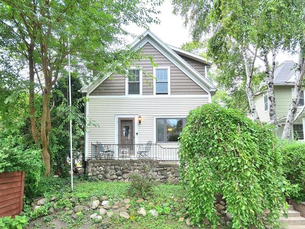 2823 Delaware AVENUE, Milwaukee, WI 53207