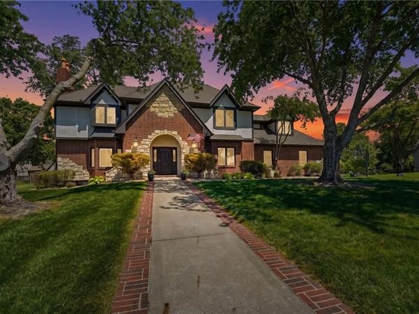 2448 NW Valley View Drive, Lee's Summit, MO 64081