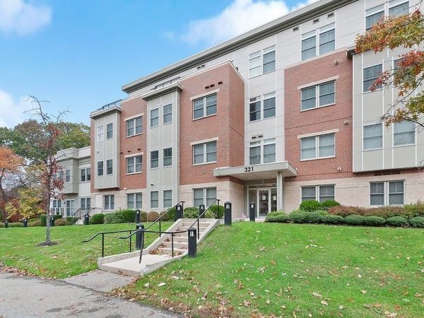 321 Hammond Pond Pkwy, Unit 106, Braintree, MA 02467