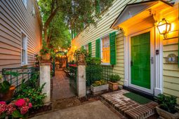 8 Trumbo Street photo 4