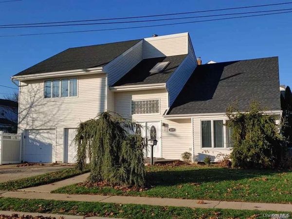 4025 Boston Avenue , Seaford, NY 11783