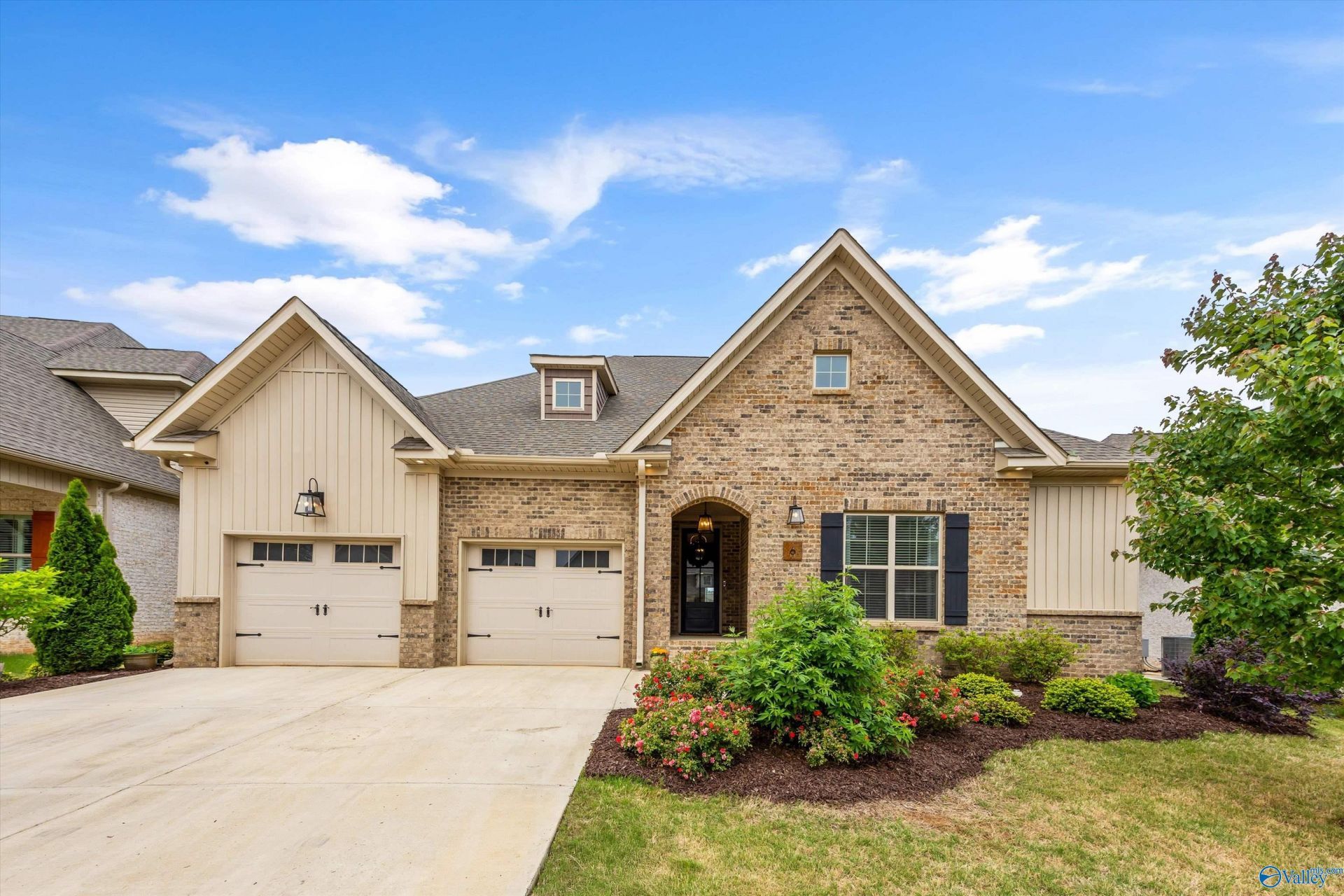 6 Hidden Grove Circle, Huntsville, AL 35803 Main Photo