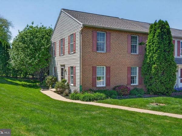 40 BATTENS CIRCLE, LEOLA, PA 17540