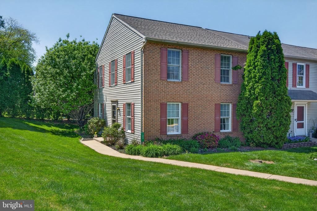 40 BATTENS CIRCLE, LEOLA, PA 17540
