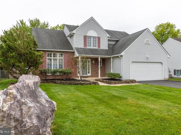 215 E FLAGSTONE DRIVE, NEWARK, DE 19702