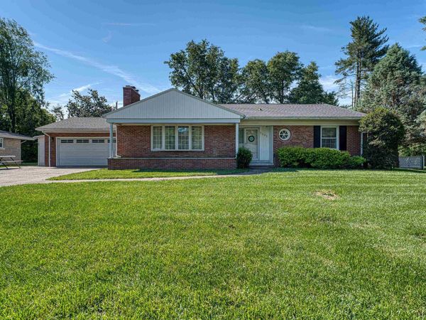 7001 Monroe Avenue, Evansville, IN 47715