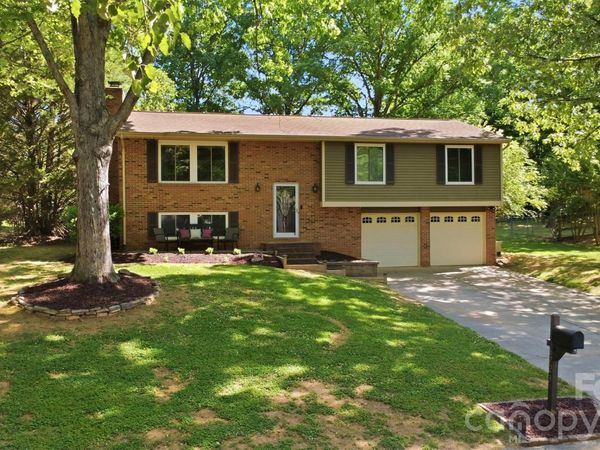 6723 Rollingridge Drive , Charlotte, NC 28211