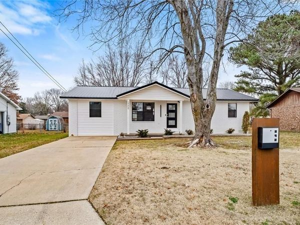 2205 Douglas Street, Bentonville, AR 72712