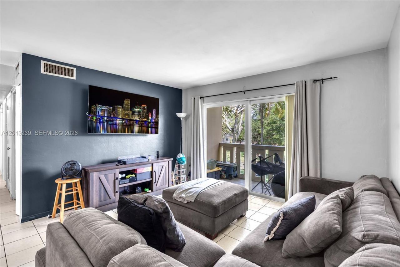 7400 Miami Lakes Dr, Unit D205, Miami Lakes, FL 33014 Photo