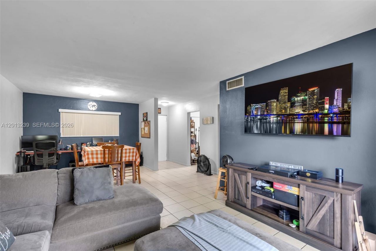 7400 Miami Lakes Dr, Unit D205, Miami Lakes, FL 33014 Photo