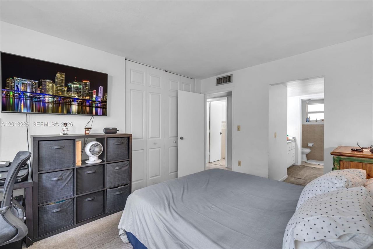 7400 Miami Lakes Dr, Unit D205, Miami Lakes, FL 33014 Photo