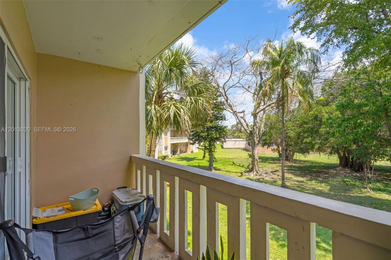 7400 Miami Lakes Dr, Unit D205, Miami Lakes, FL 33014 Photo