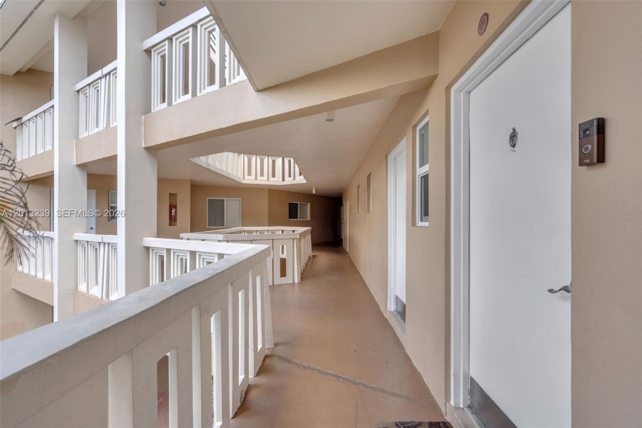 7400 Miami Lakes Dr, Unit D205, Miami Lakes, FL 33014 Photo