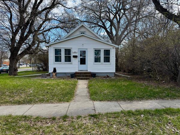 1622 S 11th Avenue S, Fargo, ND 58103