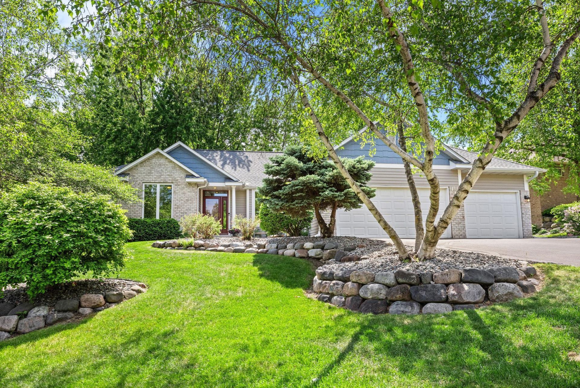11272 Kenworth Lane, Lakeville, MN 55044 Main Photo