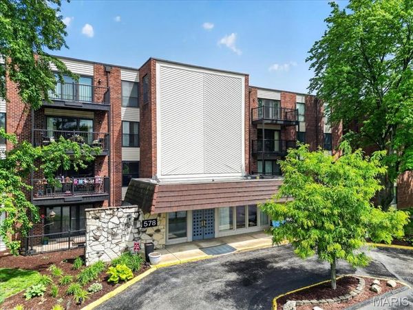 578 Sarah Lane, Unit 101, St Louis, MO 63141