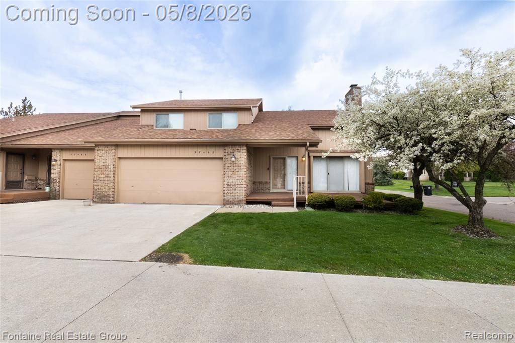 37468 N Laurel Park Drive, Livonia, MI 48152 Main Photo