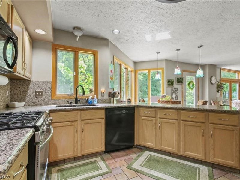 391 Centennial Drive, Vienna, OH 44473 Photo 12