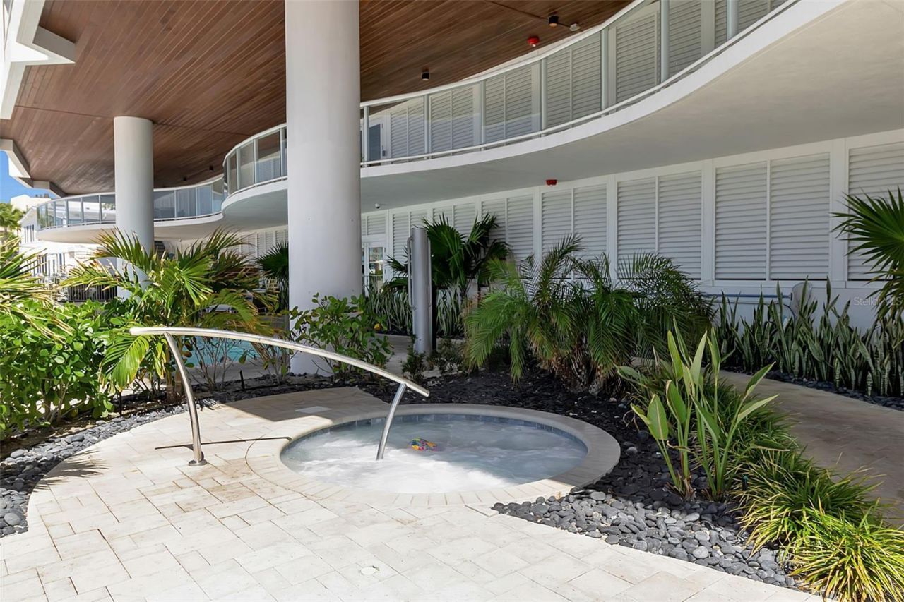 1035 Seaside Drive, Unit 308, Sarasota, FL 34242 Photo