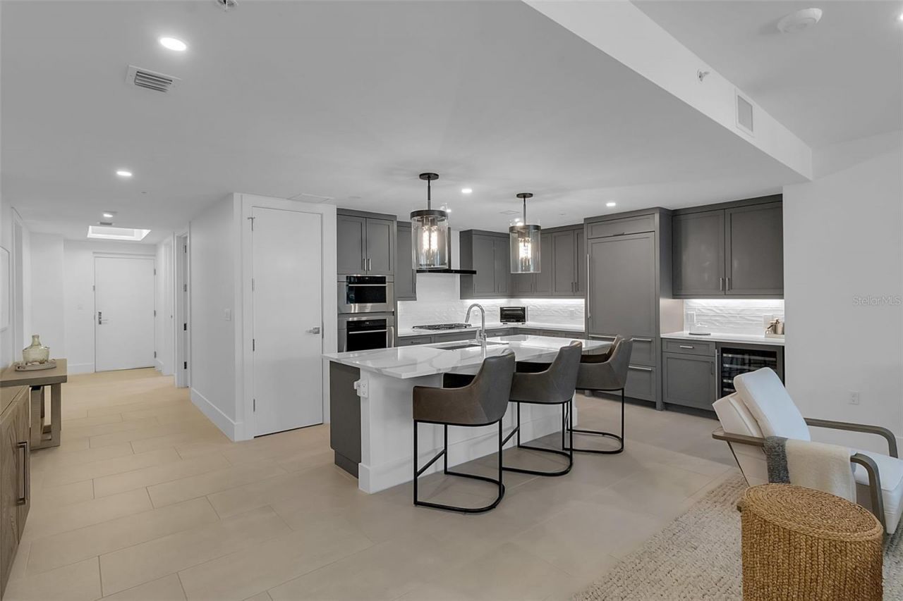 1035 Seaside Drive, Unit 308, Sarasota, FL 34242 Photo