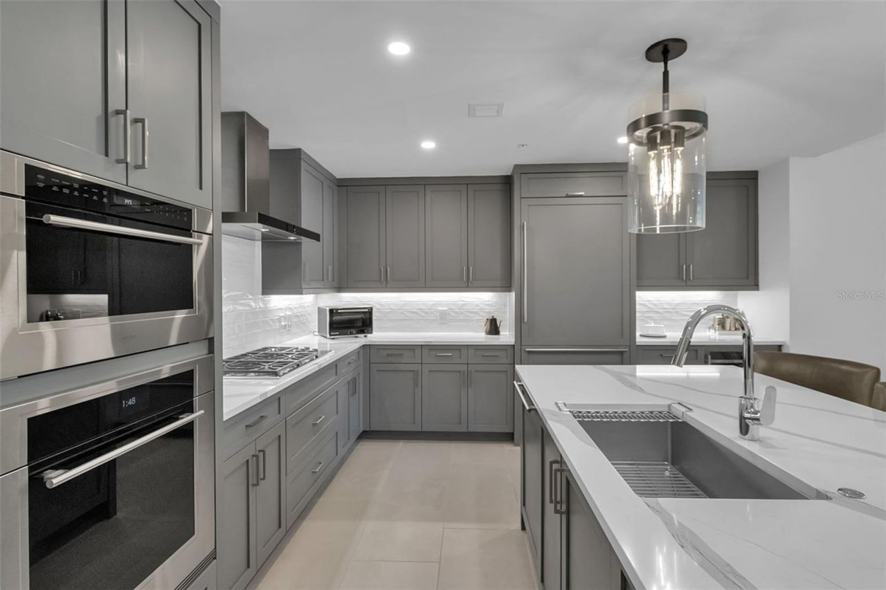 1035 Seaside Drive, Unit 308, Sarasota, FL 34242 Photo