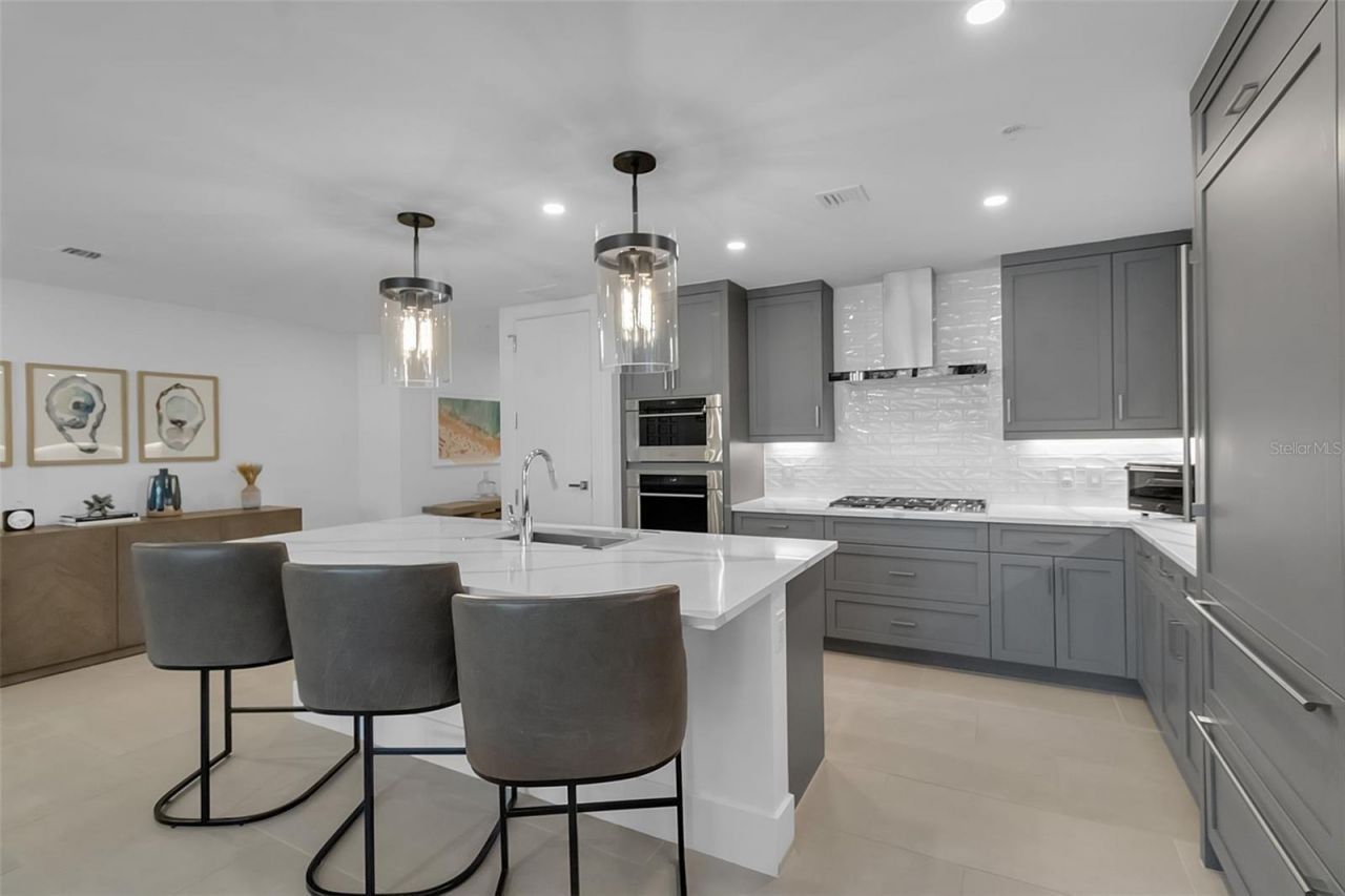 1035 Seaside Drive, Unit 308, Sarasota, FL 34242 Photo