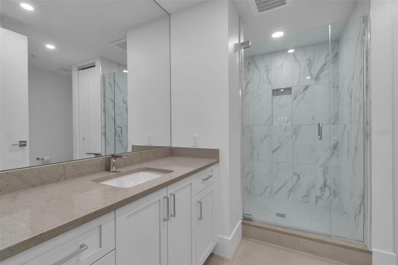 1035 Seaside Drive, Unit 308, Sarasota, FL 34242 Photo