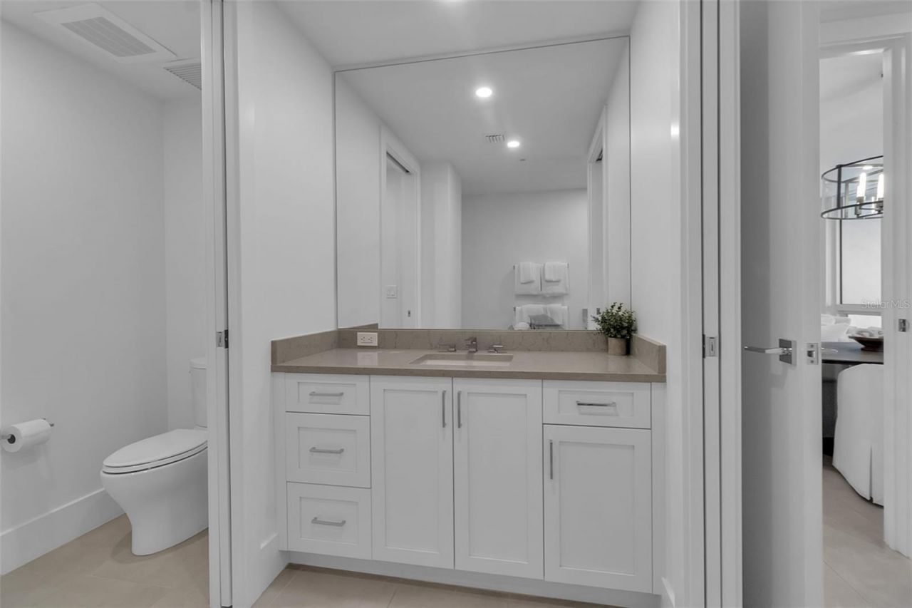 1035 Seaside Drive, Unit 308, Sarasota, FL 34242 Photo